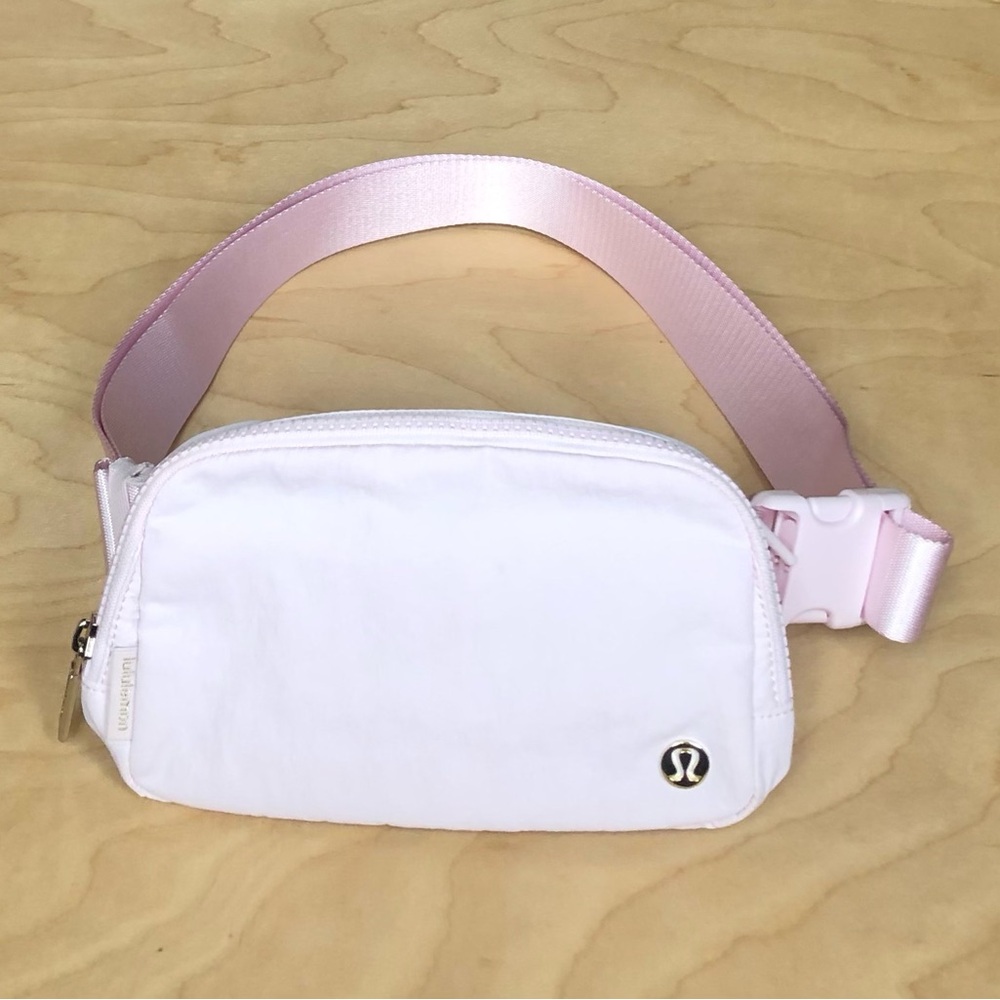 lululemon athletica Light Pink Crossbody Belt Bag NWOT Womens One Size